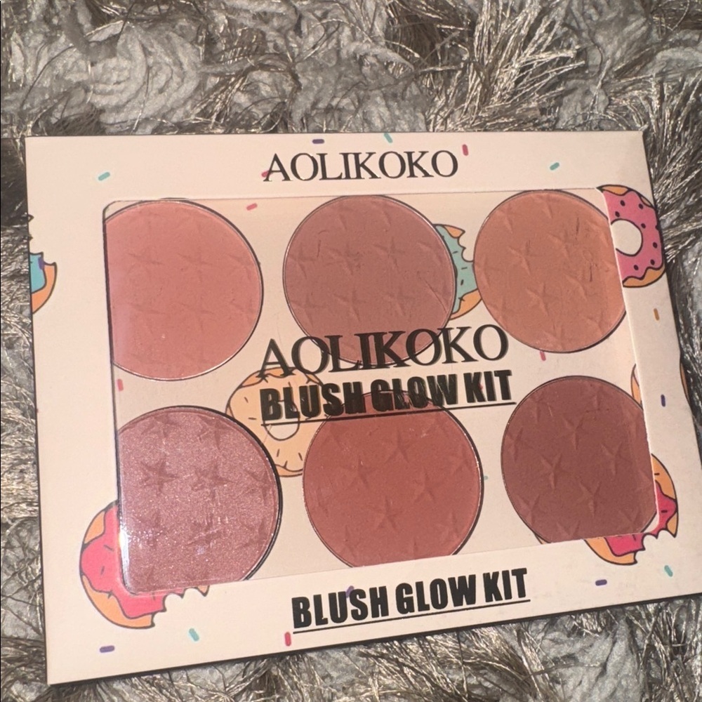 - Multi-Color Makeup Palette - Picture 4 of 5